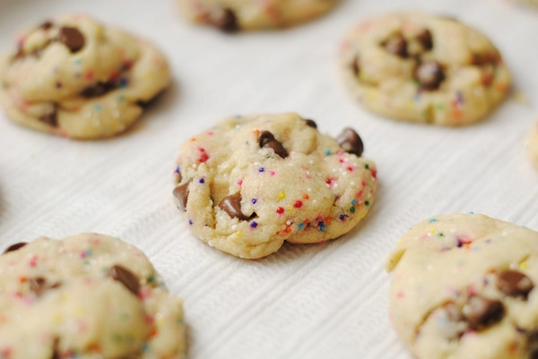 saviez-vous que le célèbre cookie américain aux pépites de chocolat a été créé par accident  