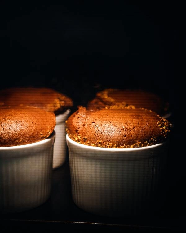 soufflé au chocolat : un dessert élégant et délicieux