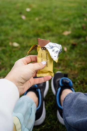 Barre protéinée avec édulcorant, banane et cacahuètes