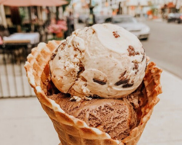 glace au rhum et aux raisins secs