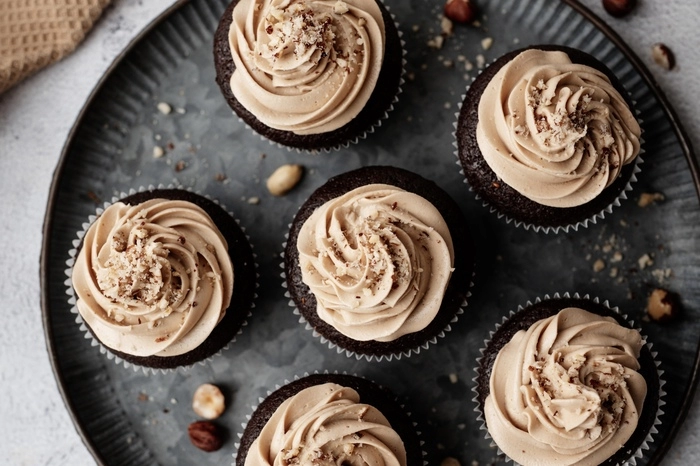 cupcakes au chocolat avec crème au beurre et caramel salé