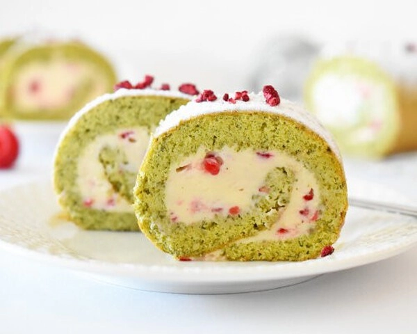 gteau roulé à la citrouille avec garniture à la vanille et à la framboise