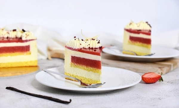gteau à la vanille et aux fraises