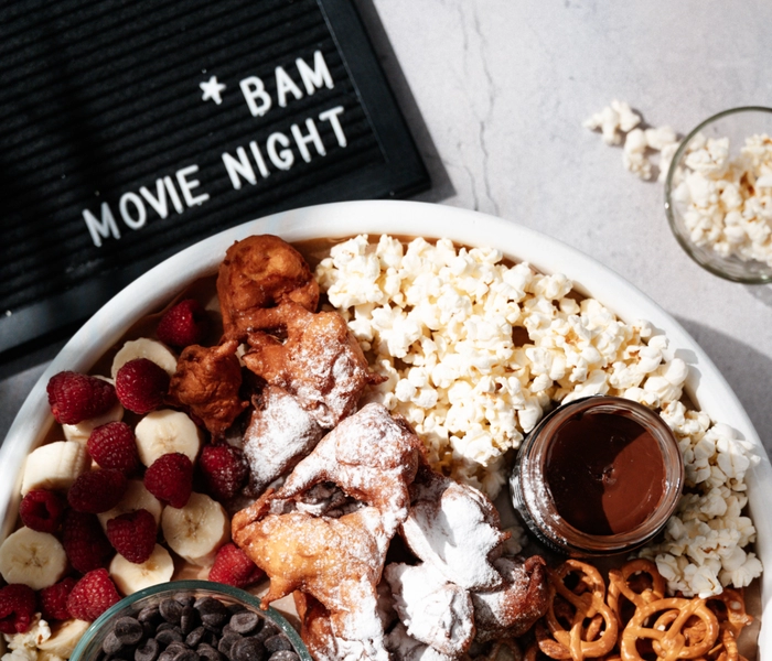 plateau de collations pour la soirée cinéma