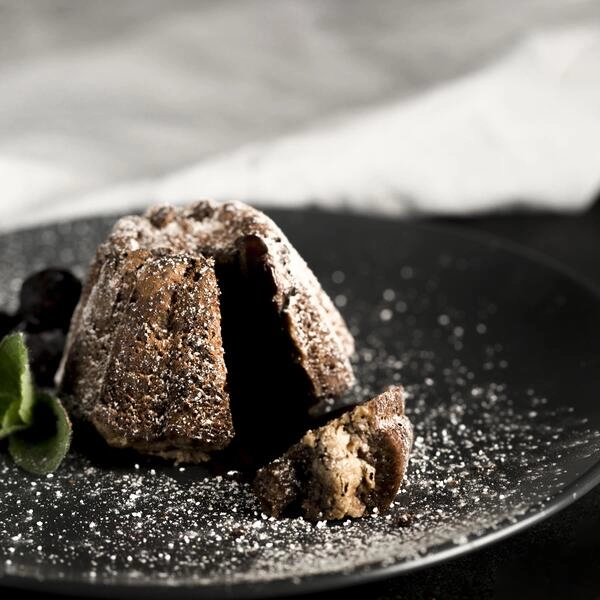 soufflé au chocolat et à la mangue