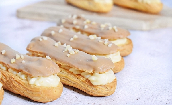 eclair à la crème vanille et au caramel
