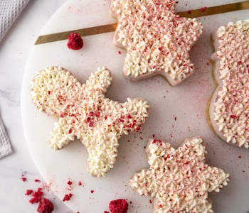 Petit gâteau individuel à la pistache et à la framboise