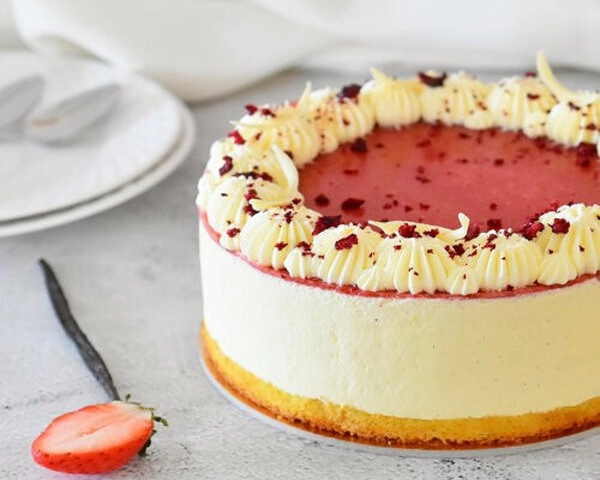 gteau à la vanille et aux fraises