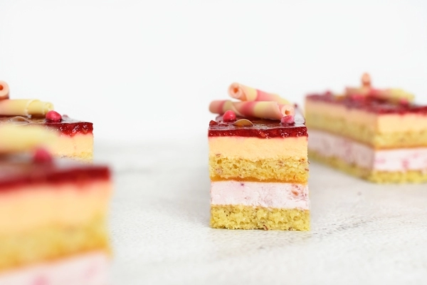tranches de mangue et de framboise