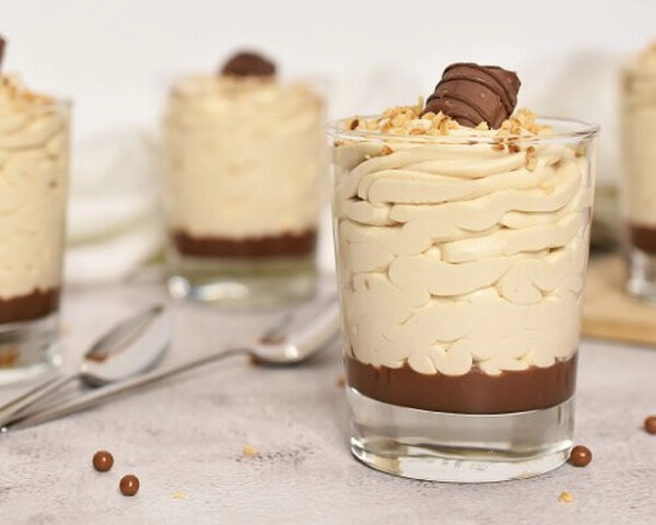 kinder bueno dans un verre