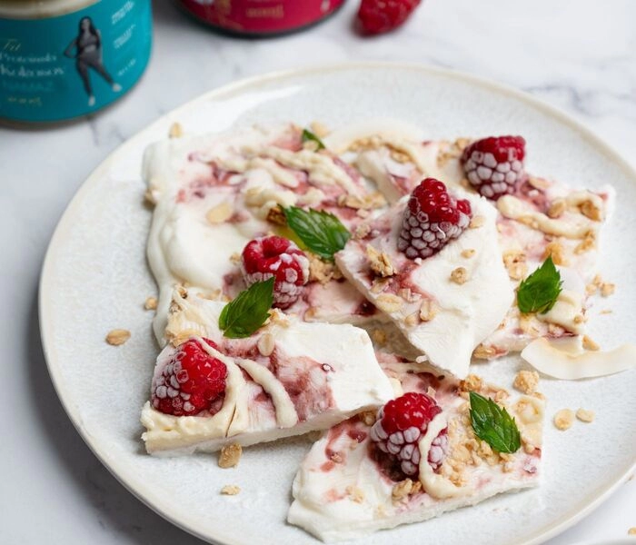 barre de yaourt glacé avec confiture de framboise et pte à tartiner à la noix de coco