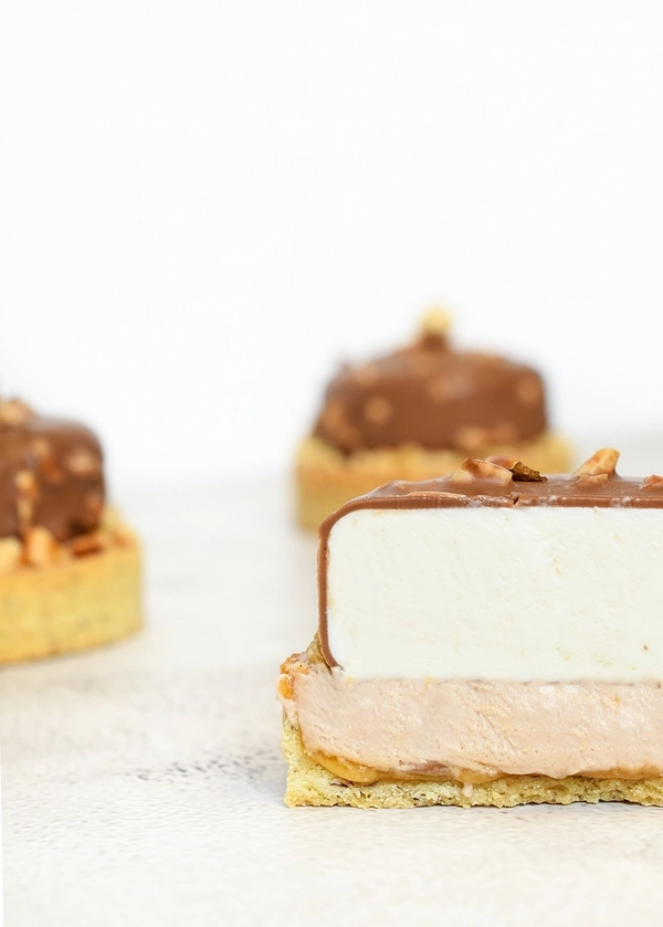 tartes aux noisettes avec mousse à la vanille