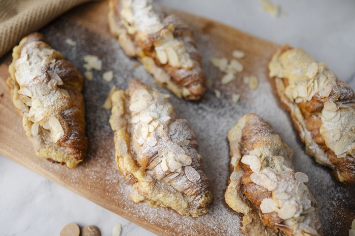 croissants aux amandes avec du chocolat nougat bam (double cuisson)