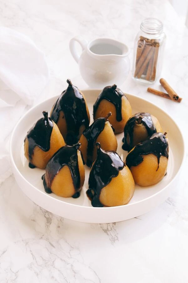 poires avec garniture au chocolat