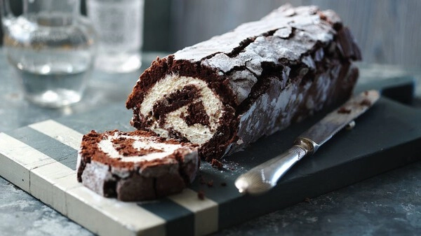 roulade au chocolat avec crème à la vanille